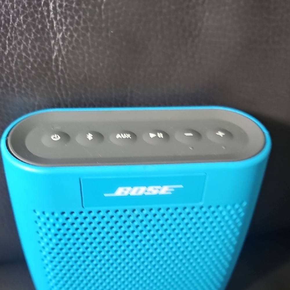 Bose Portable Bluetooth Speaker - Turquoise Blue - Picture 6 of 7